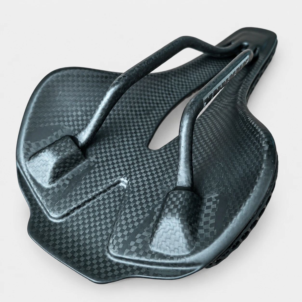 VT-108 carbon saddle rail underside view